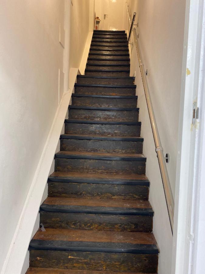 Lovely 1-Bedroom Loft Apartment Above Shop With Free Parking- Long Term Let Available Maldon Exterior photo